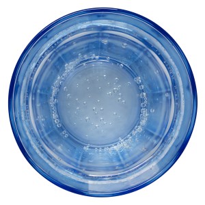 blue_glass_with_carbonated_water